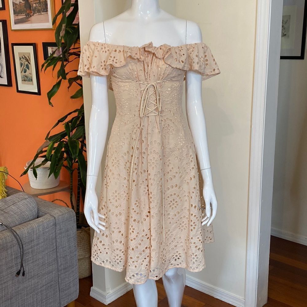 ASTR the Label Joyce Light Peach Eyelet Lace Off-the-Shoulder Dress Size Small - Picture 4 of 11